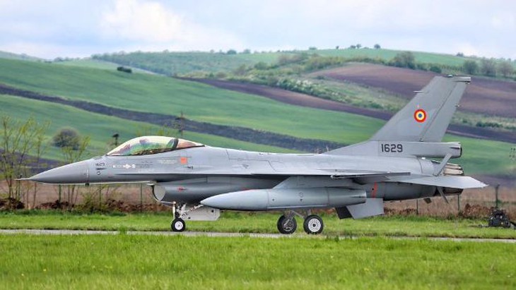 Ukraine chỉ vận hành được 3 tiêm kích F-16 vì mới đào tạo được 6 phi công?- Ảnh 1. Ukraine chỉ vận hành được 3 tiêm kích F-16 vì mới đào tạo được 6 phi công?- Ảnh 1.