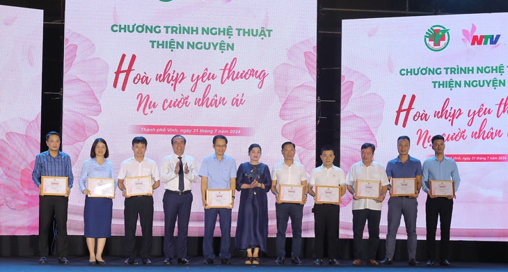 Hòa nhịp yêu thương mang đến nụ cười nhân ái tới người bệnh- Ảnh 3. Hòa nhịp yêu thương mang đến nụ cười nhân ái tới người bệnh- Ảnh 3.