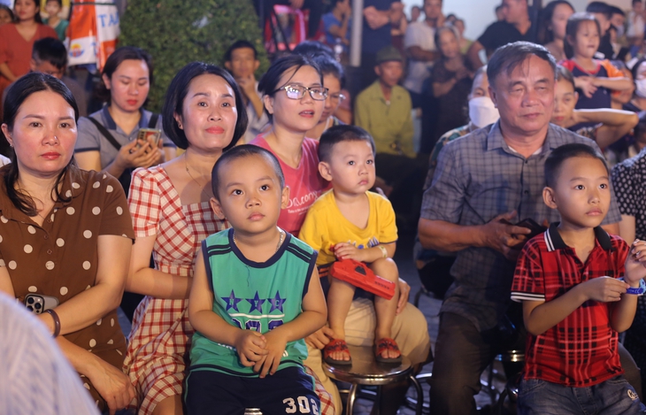 Hòa nhịp yêu thương mang đến nụ cười nhân ái tới người bệnh- Ảnh 4. Hòa nhịp yêu thương mang đến nụ cười nhân ái tới người bệnh- Ảnh 4.