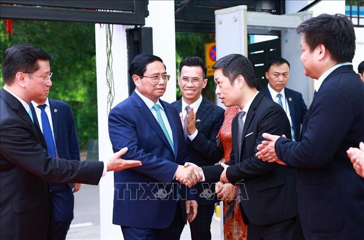 Thủ tướng Phạm Minh Chính dâng hoa tại tượng Bác Hồ ở New Delhi- Ảnh 2. Thủ tướng Phạm Minh Chính dâng hoa tại tượng Bác Hồ ở New Delhi- Ảnh 2.