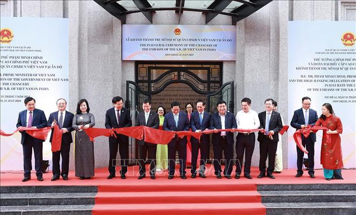 Thủ tướng Phạm Minh Chính dâng hoa tại tượng Bác Hồ ở New Delhi- Ảnh 4. Thủ tướng Phạm Minh Chính dâng hoa tại tượng Bác Hồ ở New Delhi- Ảnh 4.