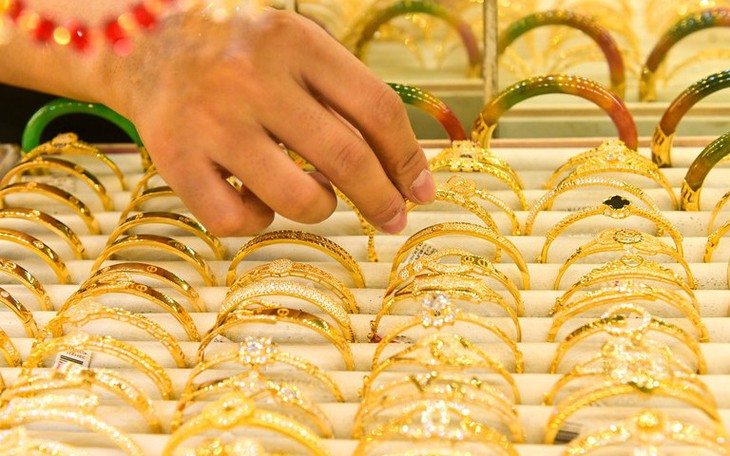 Giá vàng hôm nay ngày 4/7 đảo chiều tăng cực mạnh