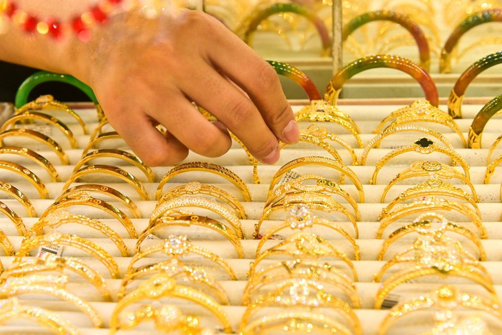 Giá vàng hôm nay ngày 4/7 đảo chiều tăng cực mạnh- Ảnh 1. Giá vàng hôm nay ngày 4/7 đảo chiều tăng cực mạnh- Ảnh 1.