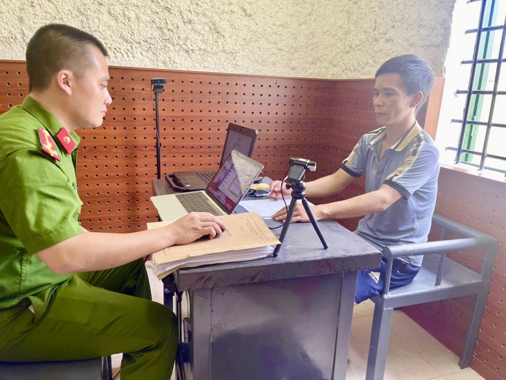 Lắp camera giấu kín trong nhà nghỉ để quay lén khách- Ảnh 1.