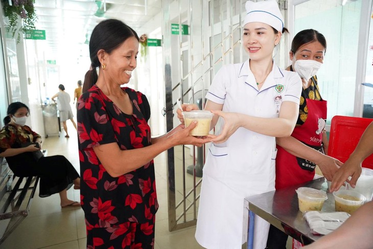 Đêm nhạc 'Hòa nhịp yêu thương' chung tay ủng hộ bệnh nhân nghèo sẽ diễn ra tại Bệnh viện Đa khoa TP Vinh tối 20/7 tới- Ảnh 2. Đêm nhạc 'Hòa nhịp yêu thương' chung tay ủng hộ bệnh nhân nghèo sẽ diễn ra tại Bệnh viện Đa khoa TP Vinh tối 20/7 tới- Ảnh 2.