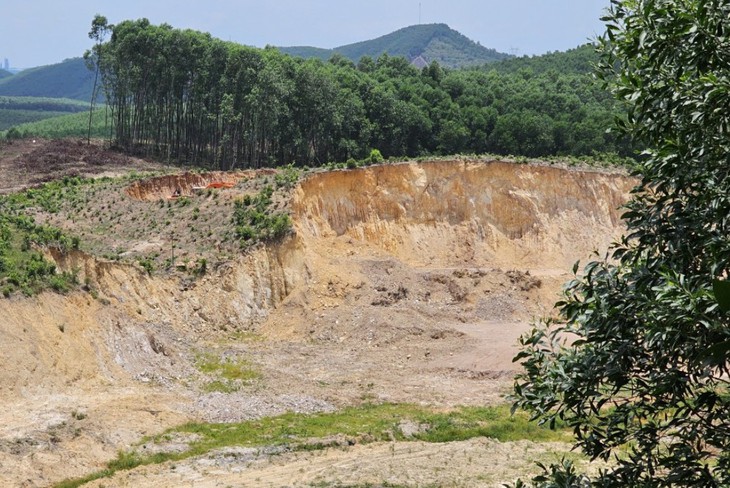 'Tuýt còi' hai doanh nghiệp vi phạm trong hoạt động khai thác khoáng sản- Ảnh 1.