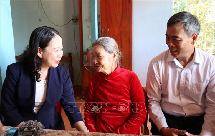 Phó Chủ tịch nước thăm, tặng quà Mẹ Việt Nam anh hùng và người có công tại Quảng Trị- Ảnh 1. Phó Chủ tịch nước thăm, tặng quà Mẹ Việt Nam anh hùng và người có công tại Quảng Trị- Ảnh 1.