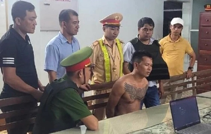 Bắt nhóm 3 nam 2 nữ giết người ở Gia Lai trốn bằng ô tô sang Quảng Ngãi- Ảnh 1. Bắt nhóm 3 nam 2 nữ giết người ở Gia Lai trốn bằng ô tô sang Quảng Ngãi- Ảnh 1.