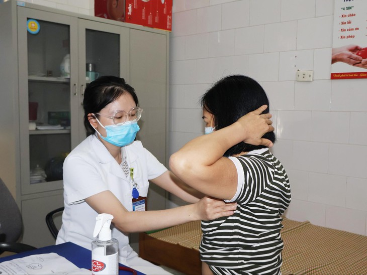 Hội Thầy thuốc trẻ Việt Nam khám tầm soát sớm ung thư tại Tuyên Quang- Ảnh 2.