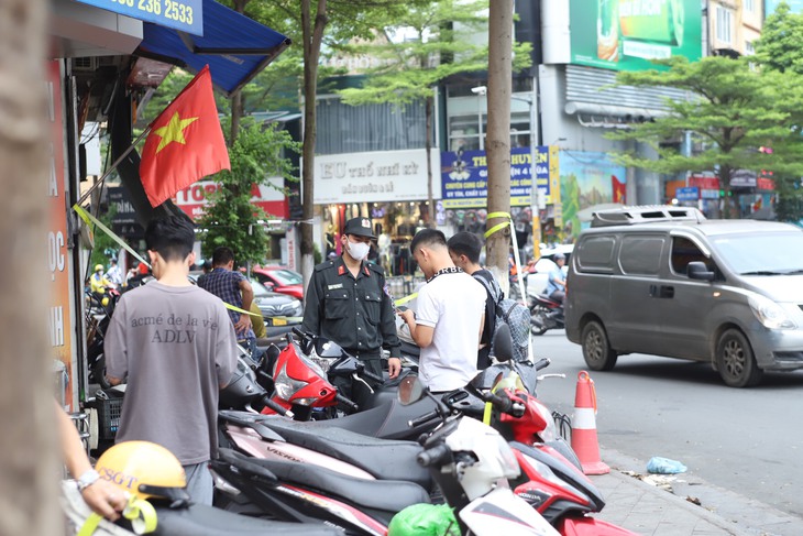 Ngày đầu ra quân, 5 tổ công tác đặc biệt mới tạo hiệu quả bất ngờ- Ảnh 5. Ngày đầu ra quân, 5 tổ công tác đặc biệt mới tạo hiệu quả bất ngờ- Ảnh 5.