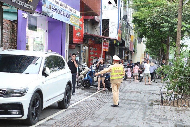 Ngày đầu ra quân, 5 tổ công tác đặc biệt mới tạo hiệu quả bất ngờ- Ảnh 10. Ngày đầu ra quân, 5 tổ công tác đặc biệt mới tạo hiệu quả bất ngờ- Ảnh 10.