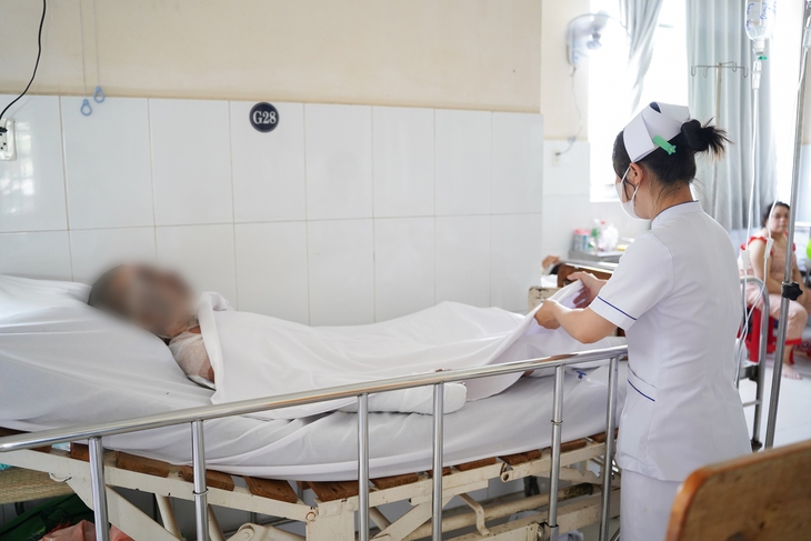 Vụ nổ bồn chứa bụi gỗ ở Bình Dương: Một nạn nhân nguy kịch- Ảnh 2.