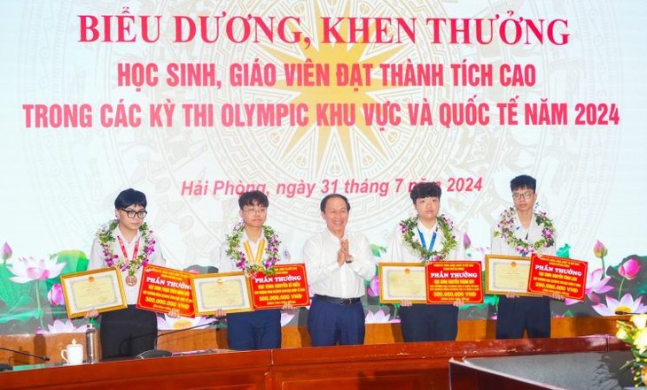 Giành huy chương Vàng quốc tế, nam sinh Hải Phòng được thưởng nửa tỉ đồng- Ảnh 1. Giành huy chương Vàng quốc tế, nam sinh Hải Phòng được thưởng nửa tỉ đồng- Ảnh 1.