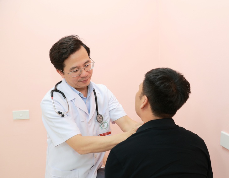 Đi khám ngoài giờ ở Bệnh viện Bạch Mai có được hưởng BHYT không?- Ảnh 1. Đi khám ngoài giờ ở Bệnh viện Bạch Mai có được hưởng BHYT không?- Ảnh 1.