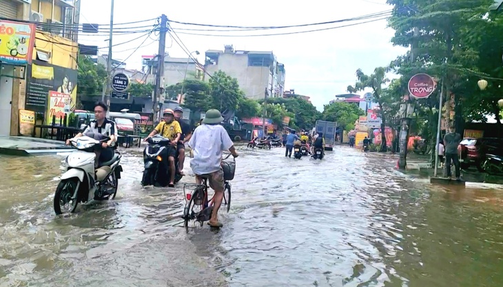 Nguyên nhân nào khiến Hà Nội cứ mưa lớn là ngập?- Ảnh 1.