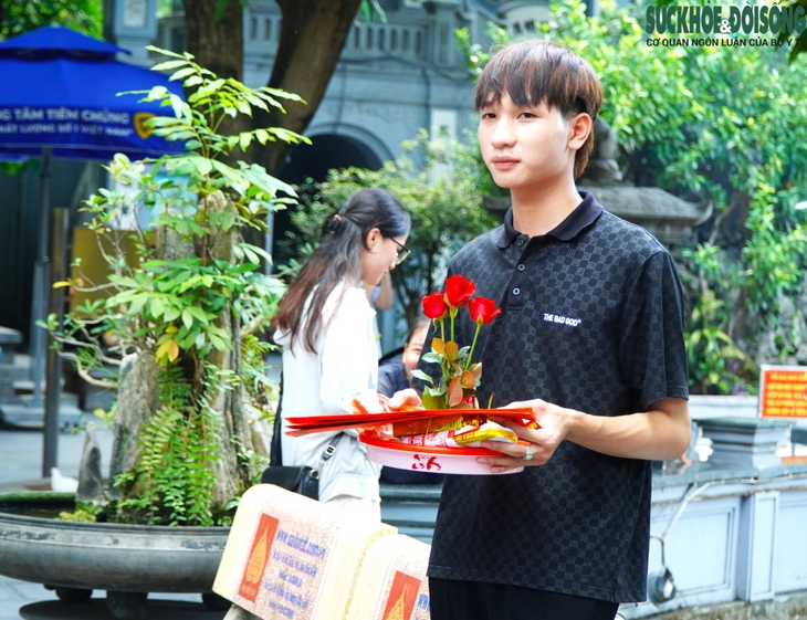 Nam thanh nữ tú tấp nập tới Chùa Hà cầu tình duyên ngày Thất Tịch - Ảnh 2. Nam thanh nữ tú tấp nập tới Chùa Hà cầu tình duyên ngày Thất Tịch - Ảnh 2.