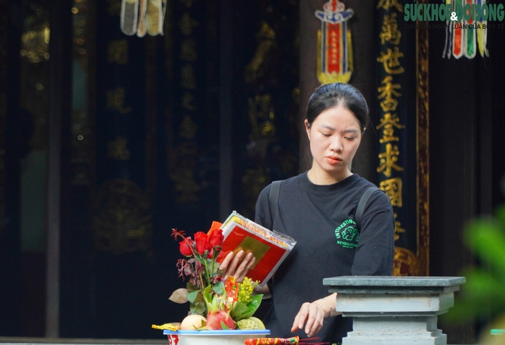Nam thanh nữ tú tấp nập tới Chùa Hà cầu tình duyên ngày Thất Tịch - Ảnh 6. Nam thanh nữ tú tấp nập tới Chùa Hà cầu tình duyên ngày Thất Tịch - Ảnh 6.