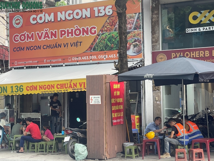 Loạt tủ điện ở Hà Nội được ‘khoác áo’ mới- Ảnh 7. Loạt tủ điện ở Hà Nội được ‘khoác áo’ mới- Ảnh 7.
