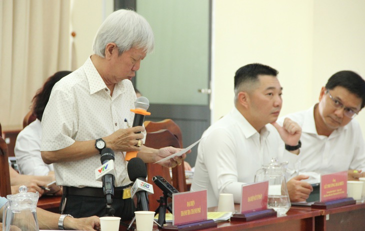 Đại biểu đưa ra ý kiến tại hội nghị phản biện xã hội. Ảnh: Xuân Dự Đại biểu đưa ra ý kiến tại hội nghị phản biện xã hội. Ảnh: Xuân Dự