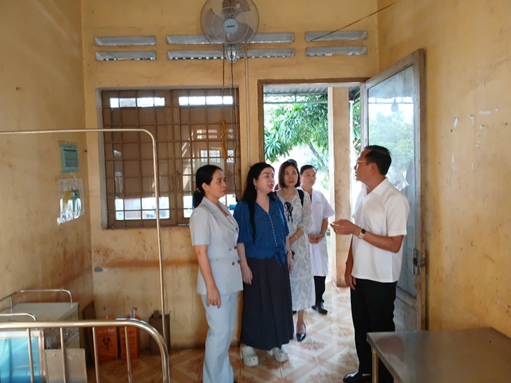 Đẩy nhanh triển khai chương trình đầu tư phát triển mạng lưới y tế cơ sở để làm tốt hơn chăm sóc sức khoẻ ban đầu- Ảnh 1. Đẩy nhanh triển khai chương trình đầu tư phát triển mạng lưới y tế cơ sở để làm tốt hơn chăm sóc sức khoẻ ban đầu- Ảnh 1.