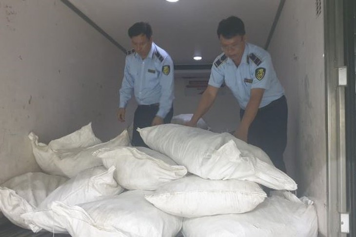 Lai Châu: Trong 2 ngày, thu giữ trên 1,9 tấn chân gà không rõ nguồn gốc- Ảnh 1. Lai Châu: Trong 2 ngày, thu giữ trên 1,9 tấn chân gà không rõ nguồn gốc- Ảnh 1.