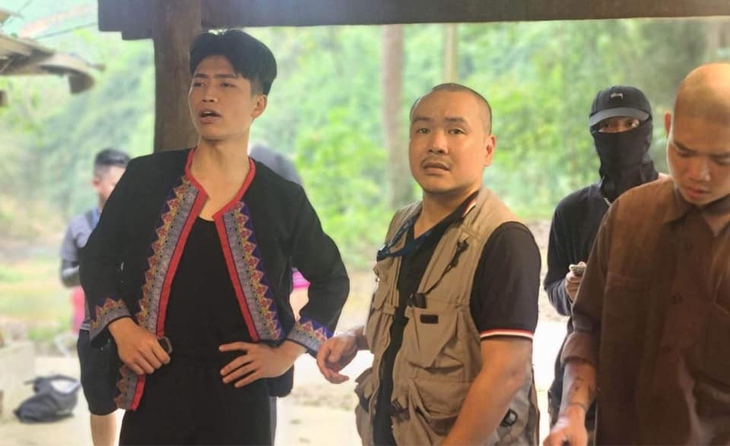 'Đi giữa trời rực rỡ' đạt tỷ view vẫn gây tranh cãi, giới chuyên môn nói gì?- Ảnh 4. 'Đi giữa trời rực rỡ' đạt tỷ view vẫn gây tranh cãi, giới chuyên môn nói gì?- Ảnh 4.