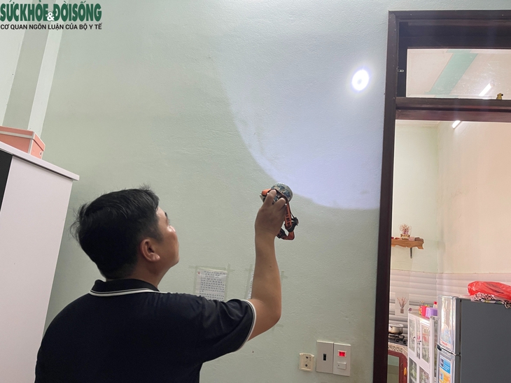 Nhà dân gần công trường cao tốc đoạn Vạn Ninh - Cam Lộ xuất hiện hàng loạt vết nứt- Ảnh 8. Nhà dân gần công trường cao tốc đoạn Vạn Ninh - Cam Lộ xuất hiện hàng loạt vết nứt- Ảnh 8.