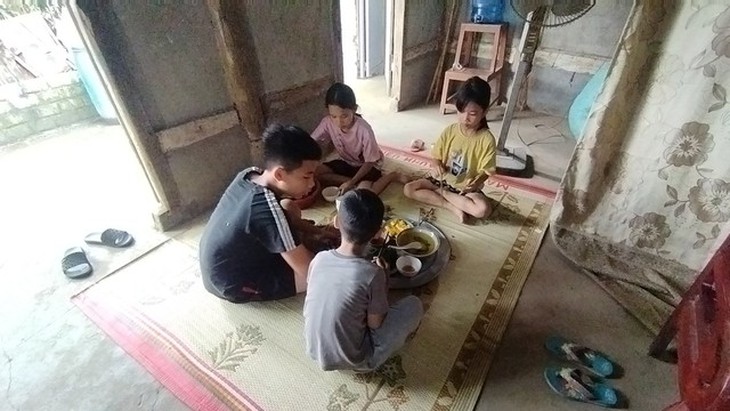 MS 948: 4 đứa trẻ nheo nhóc nguy cơ thất học khi bố mất vì tai nạn giao thông- Ảnh 2. MS 948: 4 đứa trẻ nheo nhóc nguy cơ thất học khi bố mất vì tai nạn giao thông- Ảnh 2.