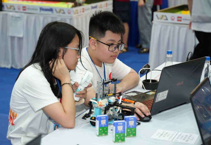Vinamilk đồng hành cùng hơn 1500 tài năng trẻ trong cuộc thi ROBOTACON WRO 2024- Ảnh 2. Vinamilk đồng hành cùng hơn 1500 tài năng trẻ trong cuộc thi ROBOTACON WRO 2024- Ảnh 2.