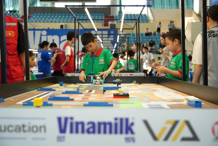 Vinamilk đồng hành cùng hơn 1500 tài năng trẻ trong cuộc thi ROBOTACON WRO 2024- Ảnh 5. Vinamilk đồng hành cùng hơn 1500 tài năng trẻ trong cuộc thi ROBOTACON WRO 2024- Ảnh 5.