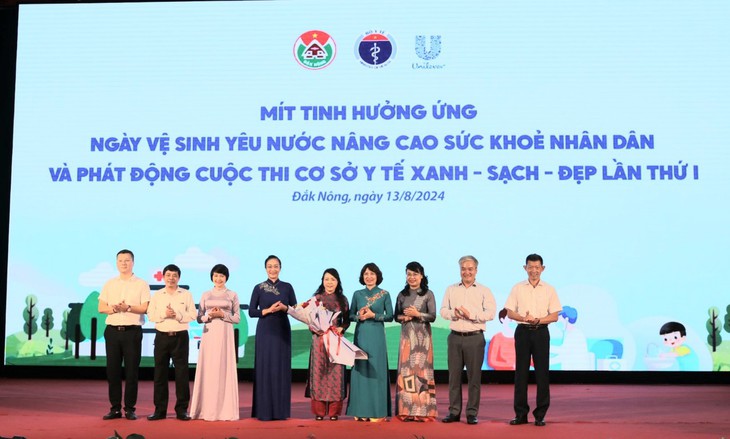 Mít tinh hưởng ứng Ngày Vệ sinh yêu nước nâng cao sức khỏe nhân dân, phát động cuộc thi Cơ sở y tế Xanh - Sạch - Đẹp lần thứ I- Ảnh 3. Mít tinh hưởng ứng Ngày Vệ sinh yêu nước nâng cao sức khỏe nhân dân, phát động cuộc thi Cơ sở y tế Xanh - Sạch - Đẹp lần thứ I- Ảnh 3.
