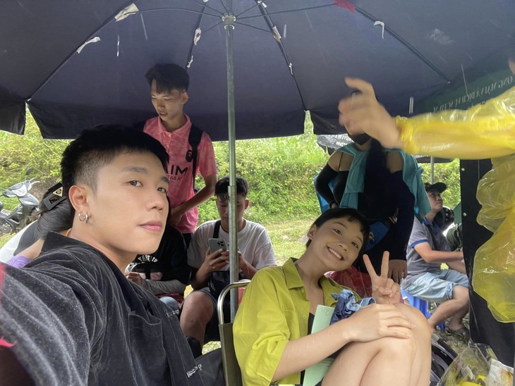 Khoảnh khắc đáng yêu không lên sóng của nữ chính 'Đi giữa trời rực rỡ'- Ảnh 11. Khoảnh khắc đáng yêu không lên sóng của nữ chính 'Đi giữa trời rực rỡ'- Ảnh 11.