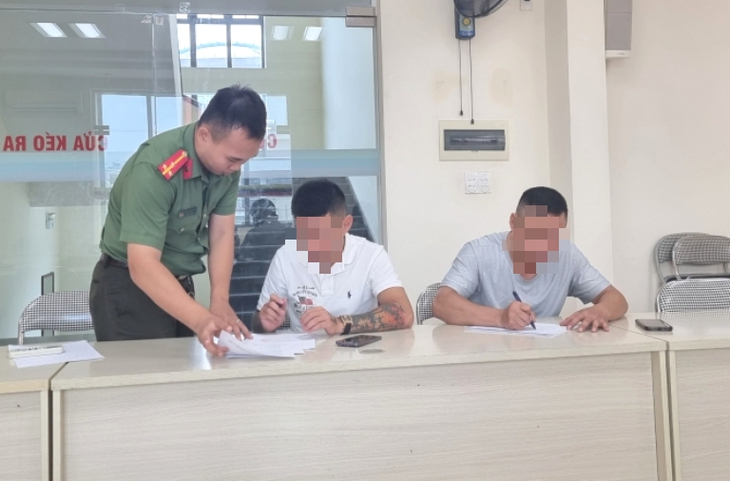 Sự thật thông tin Phường bắt xóa bỏ hình sơn lá cờ Tổ quốc trên tường nhà dân ở Quảng Ninh- Ảnh 1. Sự thật thông tin Phường bắt xóa bỏ hình sơn lá cờ Tổ quốc trên tường nhà dân ở Quảng Ninh- Ảnh 1.
