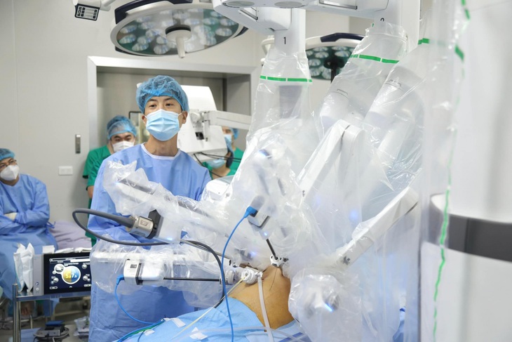 Phẫu thuật bằng robot: Ứng dụng công nghệ hiện đại mang lại hiệu quả cao trong điều trị bệnh- Ảnh 1. Phẫu thuật bằng robot: Ứng dụng công nghệ hiện đại mang lại hiệu quả cao trong điều trị bệnh- Ảnh 1.