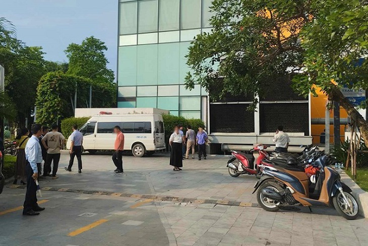 Mâu thuẫn trong trung tâm thương mại, đâm bạn gái tử vong rồi tự tử bất thành- Ảnh 2. Mâu thuẫn trong trung tâm thương mại, đâm bạn gái tử vong rồi tự tử bất thành- Ảnh 2.