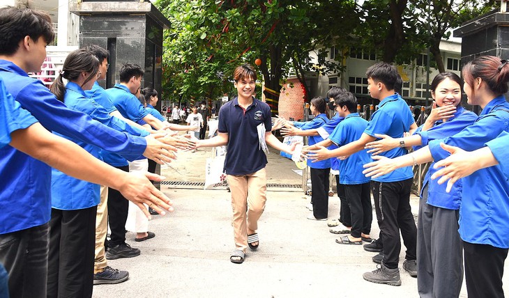 Hôm nay, các trường đại học bắt đầu công bố điểm chuẩn xét tuyển 2024- Ảnh 1. Hôm nay, các trường đại học bắt đầu công bố điểm chuẩn xét tuyển 2024- Ảnh 1.