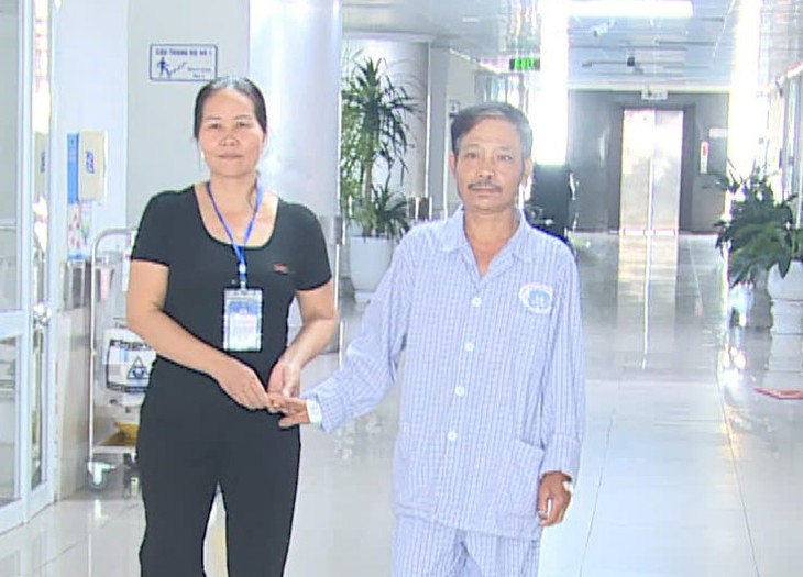Video: Khoảnh khắc bác sĩ cứu bệnh nhân ngừng tuần hoàn ngay trên giường siêu âm- Ảnh 2. Video: Khoảnh khắc bác sĩ cứu bệnh nhân ngừng tuần hoàn ngay trên giường siêu âm- Ảnh 2.