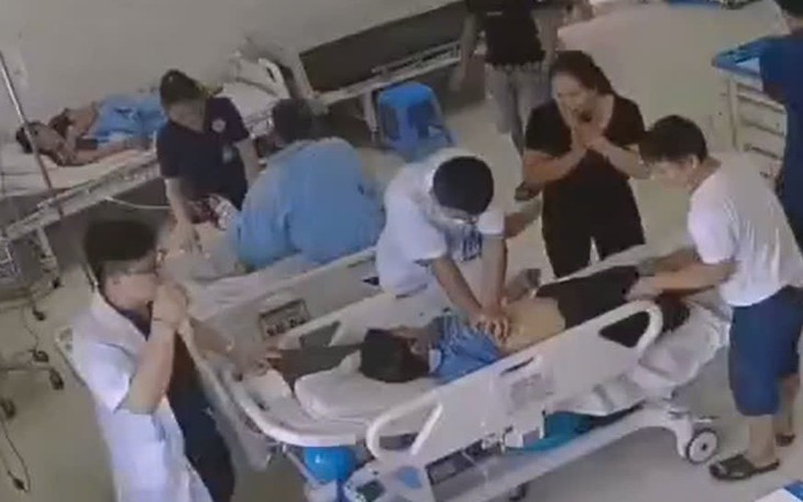 Video: Khoảnh khắc bác sĩ cứu bệnh nhân ngừng tuần hoàn ngay trên giường siêu âm