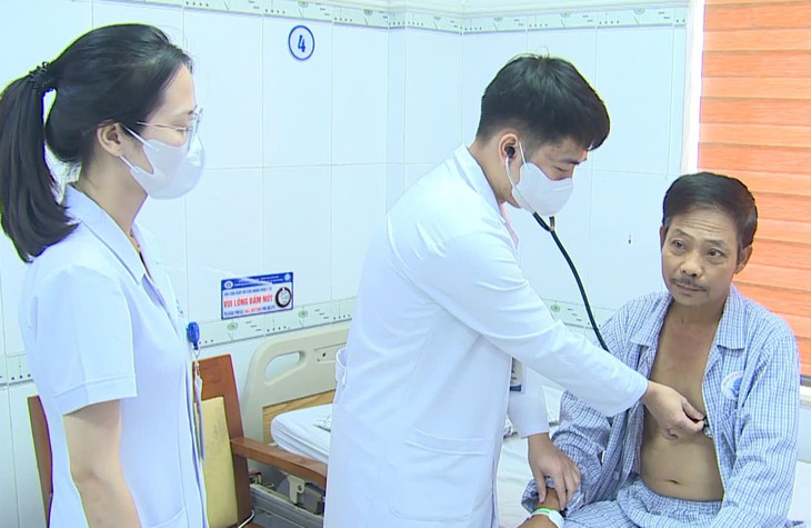 Video: Khoảnh khắc bác sĩ cứu bệnh nhân ngừng tuần hoàn ngay trên giường siêu âm- Ảnh 1. Video: Khoảnh khắc bác sĩ cứu bệnh nhân ngừng tuần hoàn ngay trên giường siêu âm- Ảnh 1.