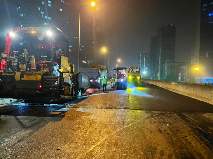 Gối cầu, khe co giãn trên đường vành đai 3 bị xô lệch, hư hỏng gây mất an toàn- Ảnh 2. Gối cầu, khe co giãn trên đường vành đai 3 bị xô lệch, hư hỏng gây mất an toàn- Ảnh 2.