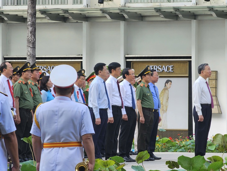 Tổng Bí thư, Chủ tịch nước Tô Lâm dự Lễ Báo công dâng Bác tại TPHCM- Ảnh 1. Tổng Bí thư, Chủ tịch nước Tô Lâm dự Lễ Báo công dâng Bác tại TPHCM- Ảnh 1.