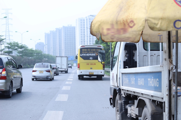'Xe dù, bến cóc' vẫn tồn tại công khai, vì sao?- Ảnh 2. 'Xe dù, bến cóc' vẫn tồn tại công khai, vì sao?- Ảnh 2.