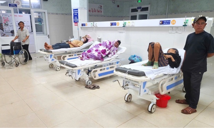 Nguyên nhân xe khách lật nhào trên Quốc lộ 14 khiến nhiều người nhập viện- Ảnh 2. Nguyên nhân xe khách lật nhào trên Quốc lộ 14 khiến nhiều người nhập viện- Ảnh 2.