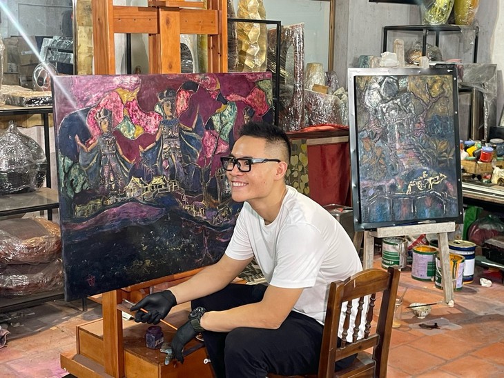 Họa sĩ trẻ Chu Nhật Quang: Bảo tồn nghệ thuật sơn mài khắc khoải trong tôi !- Ảnh 1. Họa sĩ trẻ Chu Nhật Quang: Bảo tồn nghệ thuật sơn mài khắc khoải trong tôi !- Ảnh 1.