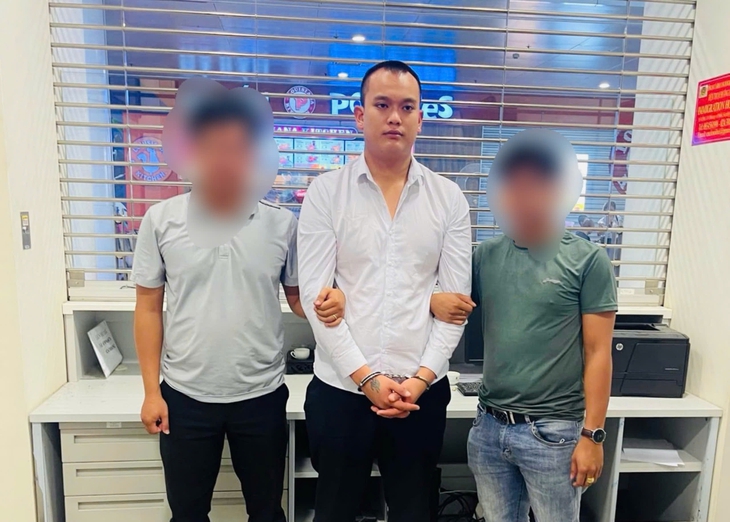 Bắt 'Đạt Lợn' khi vừa nhập cảnh vào Việt Nam sau 2 năm lẩn trốn- Ảnh 1.