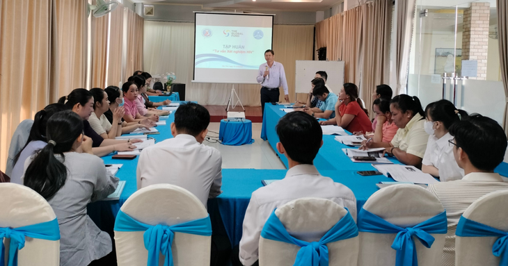 Trang bị kiến thức về tư vấn xét nghiệm HIV cho nhân viên y tế- Ảnh 2. Trang bị kiến thức về tư vấn xét nghiệm HIV cho nhân viên y tế- Ảnh 2.