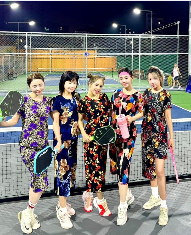 Phản ứng của mỹ nhân Việt khi bị mỉa mai về thời trang trên sân pickleball- Ảnh 2. Phản ứng của mỹ nhân Việt khi bị mỉa mai về thời trang trên sân pickleball- Ảnh 2.