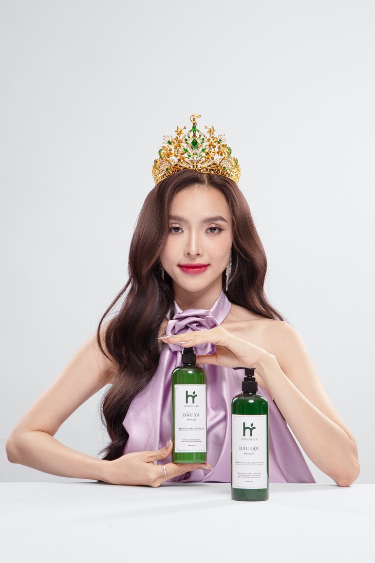 Bí quyết giữ gìn mái tóc chắc khỏe của Nàng hậu Miss Grand Lê Phan Hạnh Nguyên- Ảnh 2. Bí quyết giữ gìn mái tóc chắc khỏe của Nàng hậu Miss Grand Lê Phan Hạnh Nguyên- Ảnh 2.