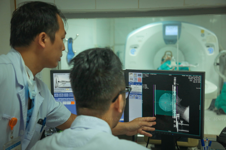 Thanh niên 17 tuổi mắc căn bệnh khiến người thường xuyên uốn cong như con tôm- Ảnh 1. Thanh niên 17 tuổi mắc căn bệnh khiến người thường xuyên uốn cong như con tôm- Ảnh 1.