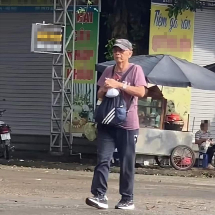 Hình ảnh NSƯT Duy Hậu 'Đất và người' xuất hiện trên phố sau nhiều năm 'mất tích'- Ảnh 1. Hình ảnh NSƯT Duy Hậu 'Đất và người' xuất hiện trên phố sau nhiều năm 'mất tích'- Ảnh 1.